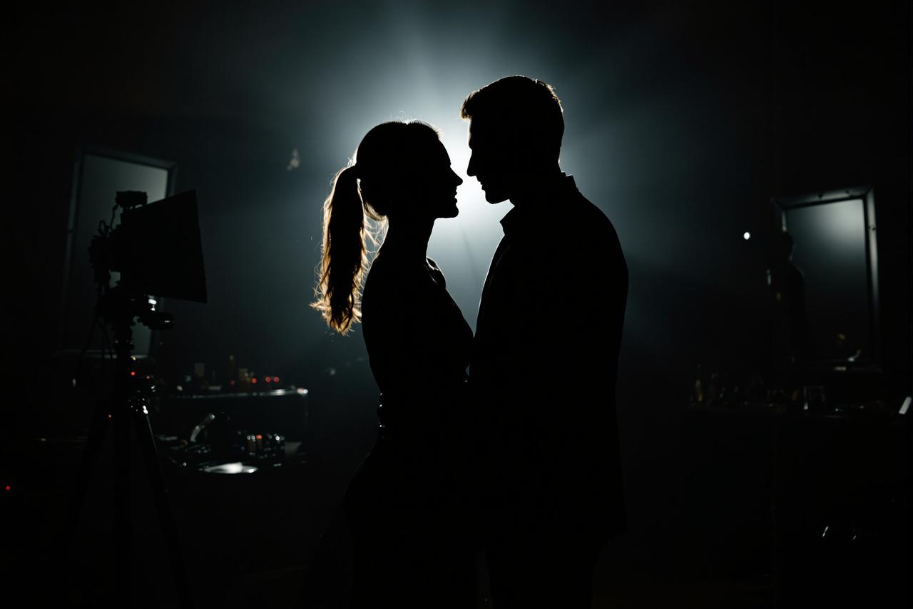 新闻联播幕后揭秘引热议 51黑料每日大赛关注新闻工作者的真实生活
